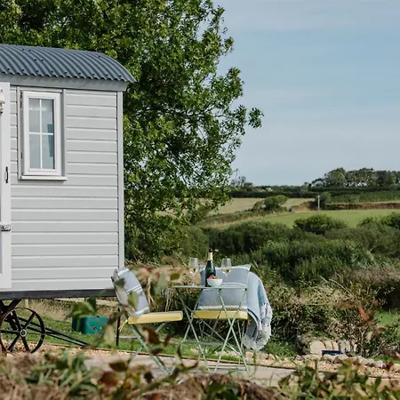 Shepherds Hut At Chenhall Farm * Helston