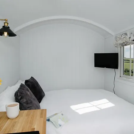 Apartamento Shepherds Hut At Chenhall Farm *