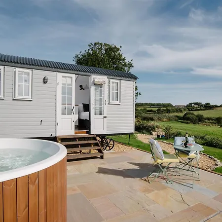 Shepherds Hut At Chenhall Farm Helston