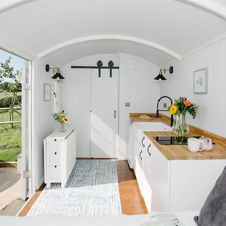 Shepherds Hut At Chenhall Farm * Helston